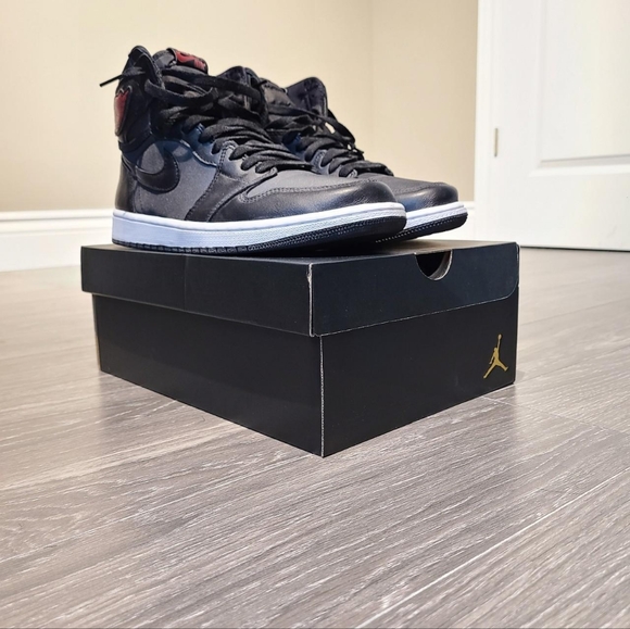 AIR JORDAN 1 RETRO HIGH - Picture 2 of 8